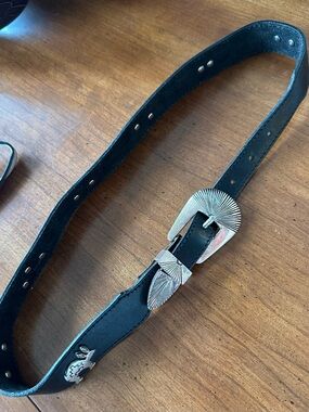 Black Leather Women's Belt with Decorative Silver Western Buckle